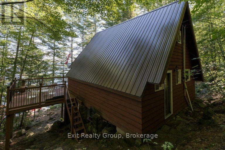 2010 SHABOMEKA LAKE, Frontenac (Frontenac North), Ontario, K0H1K0