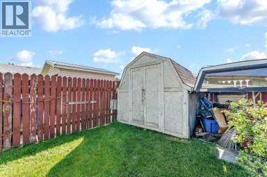 45 Clark Crescent SE Medicine Hat Alberta photo 48