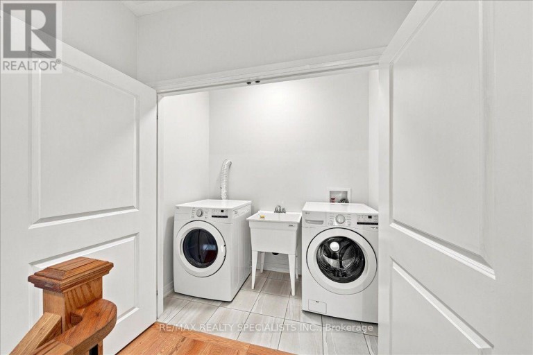 13 - 220 DISSETTE STREET, Bradford West Gwillimbury (Bradford), Ontario, L3Z4M2