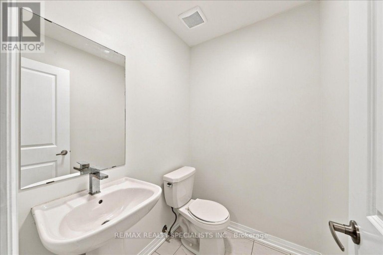 13 - 220 DISSETTE STREET, Bradford West Gwillimbury (Bradford), Ontario, L3Z4M2