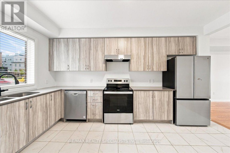 13 - 220 DISSETTE STREET, Bradford West Gwillimbury (Bradford), Ontario, L3Z4M2