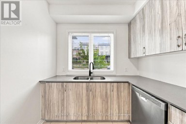 13 - 220 DISSETTE STREET Bradford West Gwillimbury (Bradford) Ontario photo 8