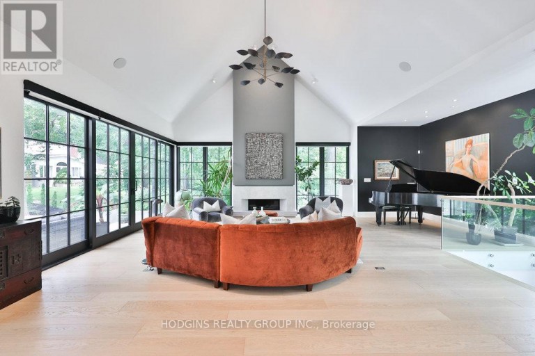 238 MINEOLA ROAD W, Mississauga (Mineola), Ontario, L5G2X4