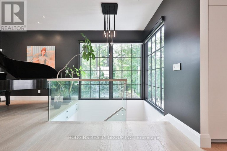 238 MINEOLA ROAD W, Mississauga (Mineola), Ontario, L5G2X4