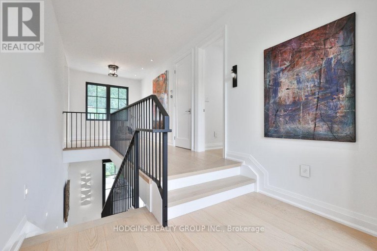 238 MINEOLA ROAD W, Mississauga (Mineola), Ontario, L5G2X4