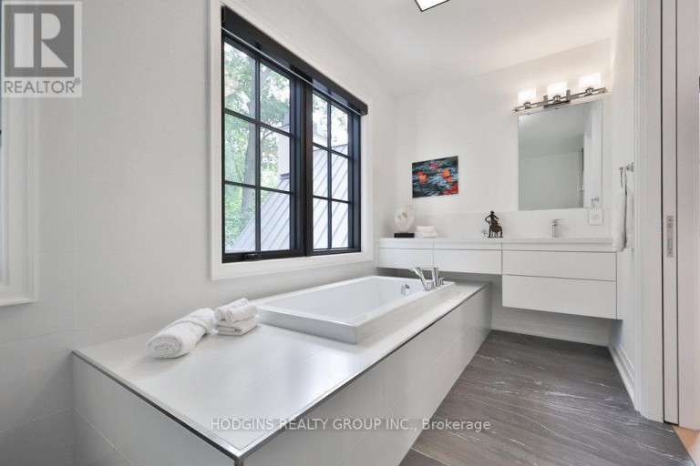 238 MINEOLA ROAD W, Mississauga (Mineola), Ontario, L5G2X4