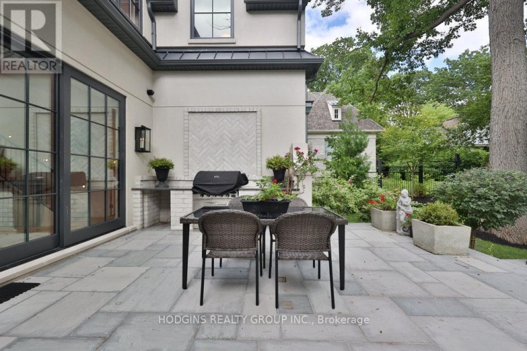 238 MINEOLA ROAD W, Mississauga (Mineola), Ontario, L5G2X4