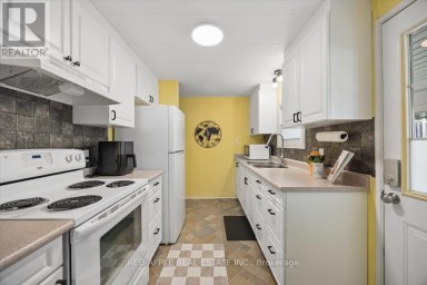 30 FLORA COURT Innisfil Ontario photo 13