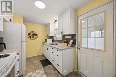30 FLORA COURT Innisfil Ontario photo 14