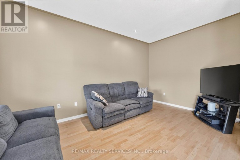 703 TWAIN AVENUE, Mississauga (Meadowvale Village), Ontario, L5W1K7
