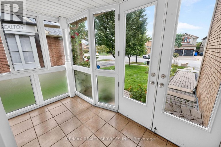 703 TWAIN AVENUE, Mississauga (Meadowvale Village), Ontario, L5W1K7
