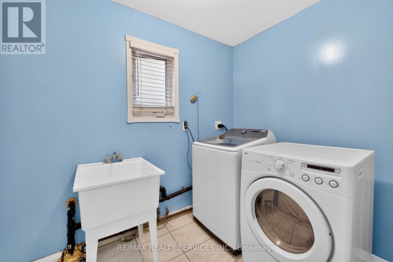 703 TWAIN AVENUE, Mississauga (Meadowvale Village), Ontario, L5W1K7