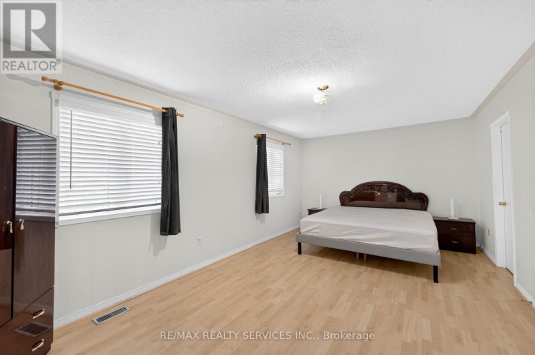 703 TWAIN AVENUE, Mississauga (Meadowvale Village), Ontario, L5W1K7