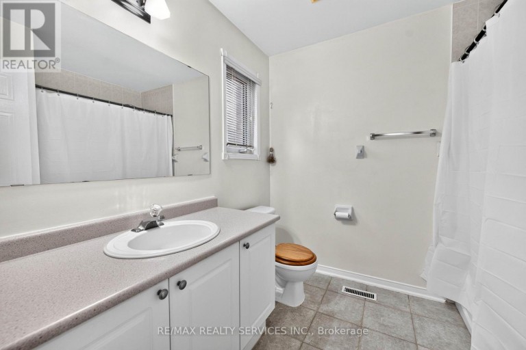 703 TWAIN AVENUE, Mississauga (Meadowvale Village), Ontario, L5W1K7