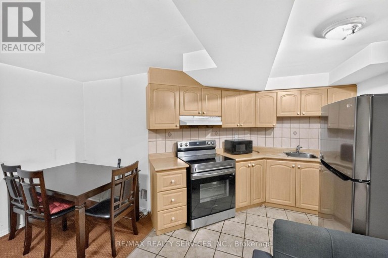 703 TWAIN AVENUE, Mississauga (Meadowvale Village), Ontario, L5W1K7