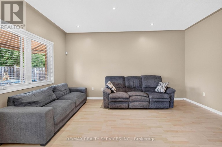 703 TWAIN AVENUE, Mississauga (Meadowvale Village), Ontario, L5W1K7