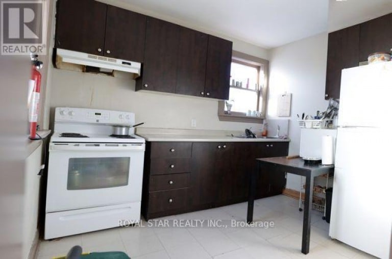 2139 KINGSWAY DRIVE, Kitchener, Ontario, N2C1A1