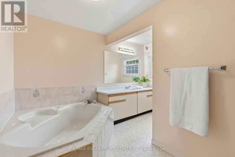 158 RUSHDALE DRIVE, Hamilton (Rushdale), Ontario, L8W2Z3