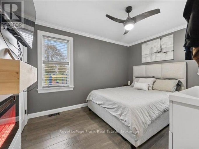 11 MAPLE STREET N, Brock (Sunderland), Ontario, L0C1H0