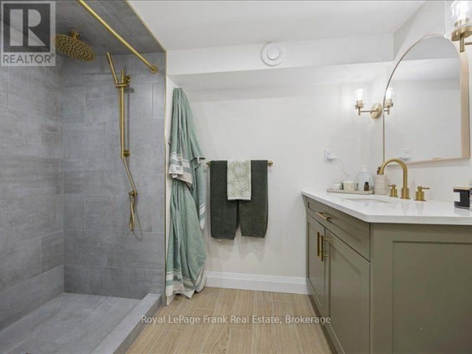 11 MAPLE STREET N, Brock (Sunderland), Ontario, L0C1H0