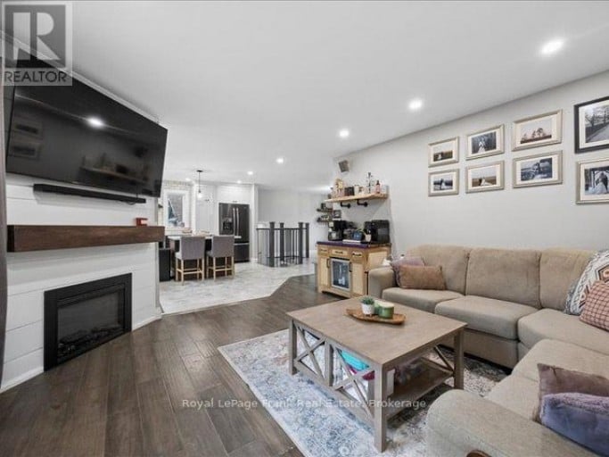 11 MAPLE STREET N, Brock (Sunderland), Ontario, L0C1H0