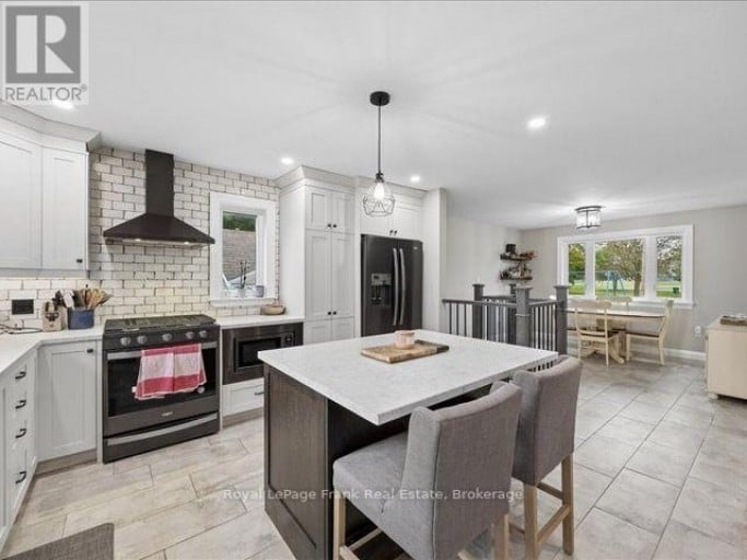 11 MAPLE STREET N, Brock (Sunderland), Ontario, L0C1H0