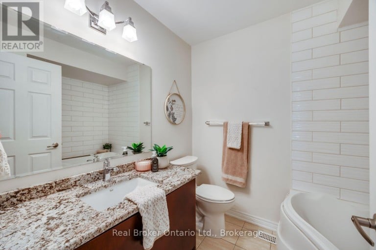 11 GREENAWAY CIRCLE, Port Hope, Ontario, L1A0B9