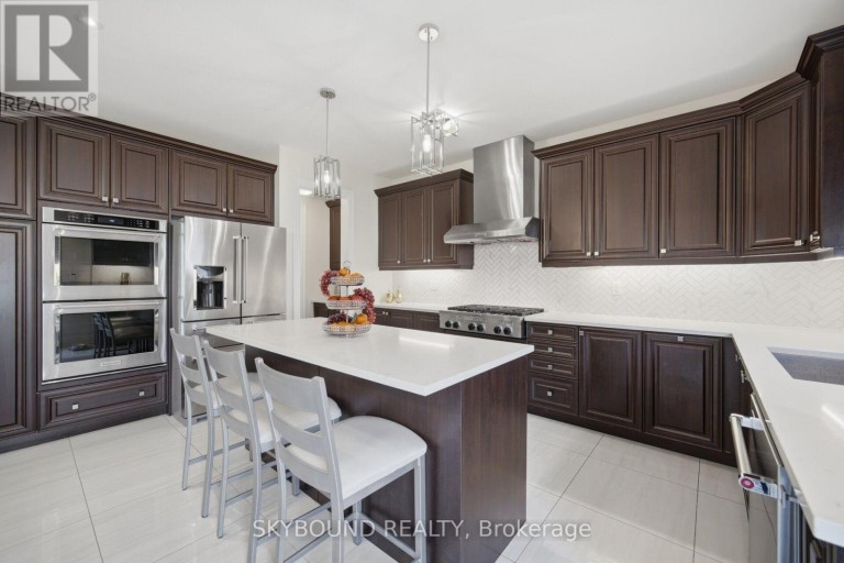 14 GOODWIN COURT, East Gwillimbury (Sharon), Ontario, L9N0T7