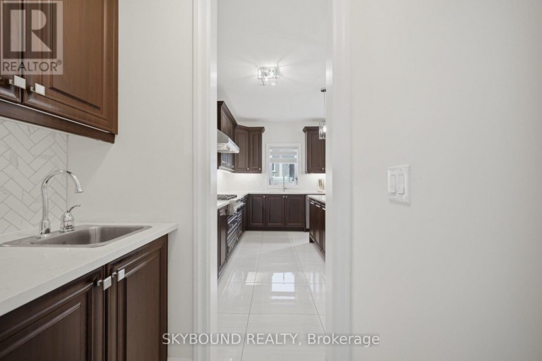 14 GOODWIN COURT, East Gwillimbury (Sharon), Ontario, L9N0T7