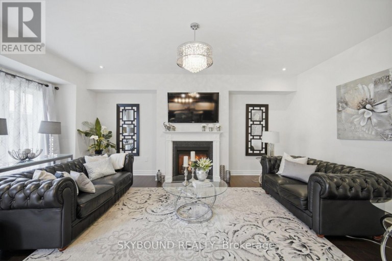 14 GOODWIN COURT, East Gwillimbury (Sharon), Ontario, L9N0T7