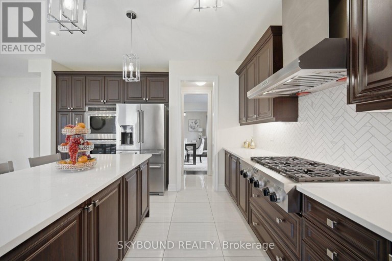 14 GOODWIN COURT, East Gwillimbury (Sharon), Ontario, L9N0T7