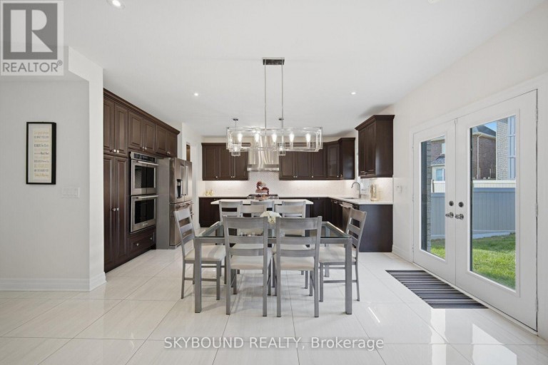 14 GOODWIN COURT, East Gwillimbury (Sharon), Ontario, L9N0T7