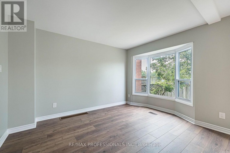 23 - 2004 GLENADA CRESCENT, Oakville (WC Wedgewood Creek), Ontario, L6H5P5