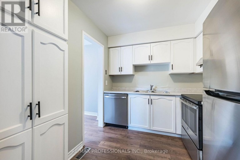 23 - 2004 GLENADA CRESCENT, Oakville (WC Wedgewood Creek), Ontario, L6H5P5