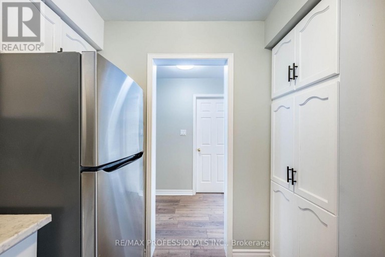 23 - 2004 GLENADA CRESCENT, Oakville (WC Wedgewood Creek), Ontario, L6H5P5