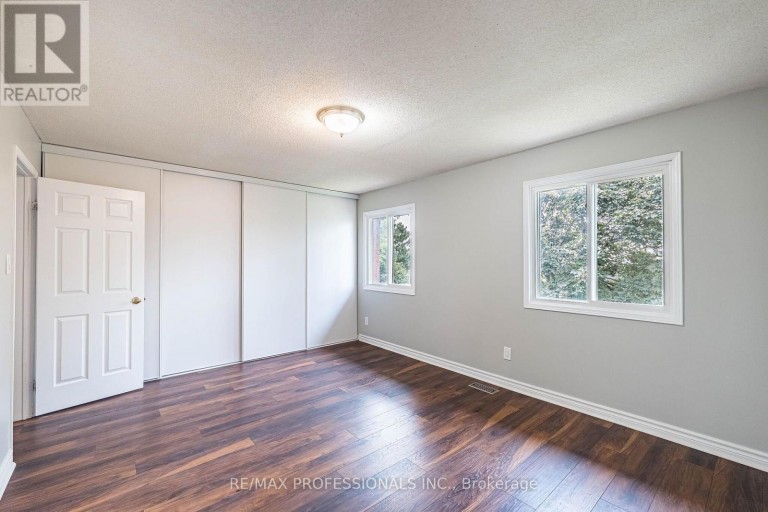 23 - 2004 GLENADA CRESCENT, Oakville (WC Wedgewood Creek), Ontario, L6H5P5