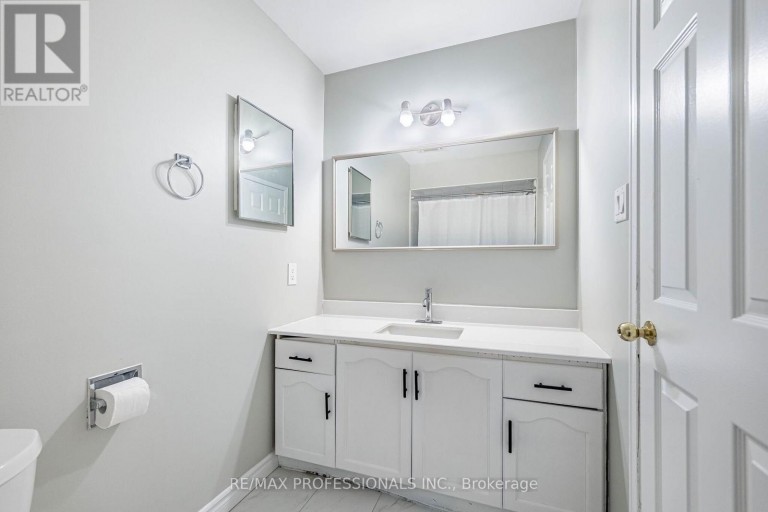 23 - 2004 GLENADA CRESCENT, Oakville (WC Wedgewood Creek), Ontario, L6H5P5