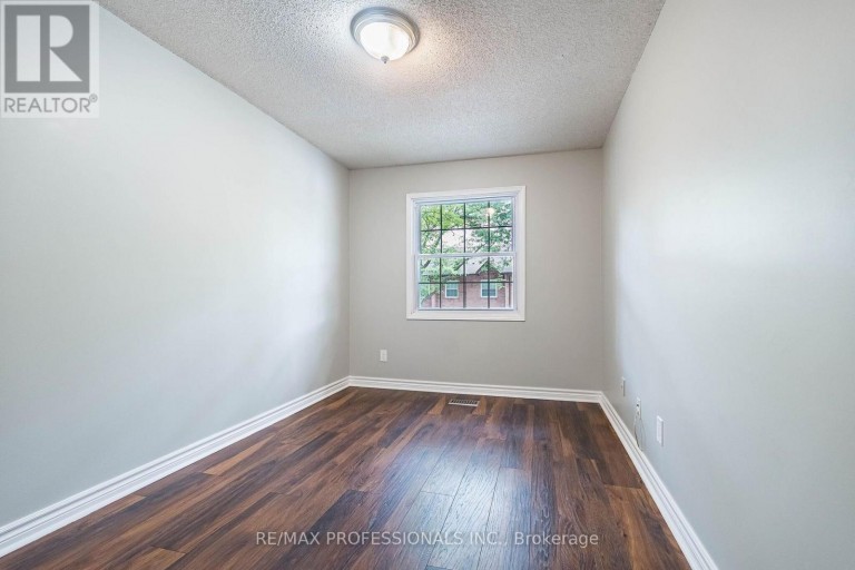 23 - 2004 GLENADA CRESCENT, Oakville (WC Wedgewood Creek), Ontario, L6H5P5