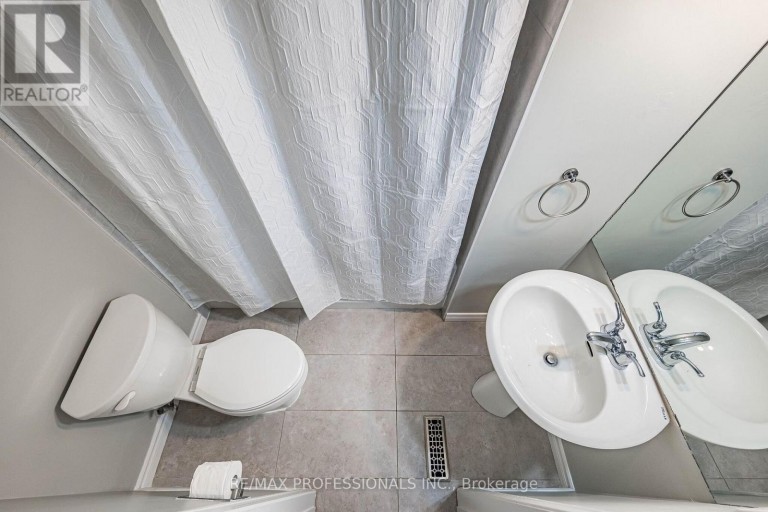 23 - 2004 GLENADA CRESCENT, Oakville (WC Wedgewood Creek), Ontario, L6H5P5