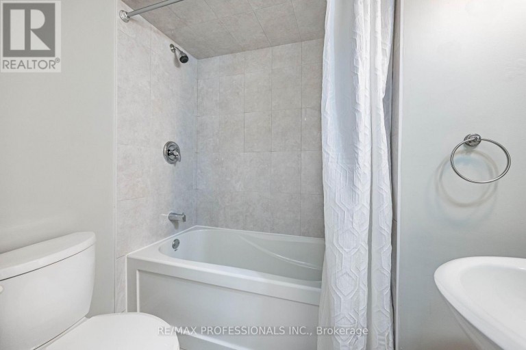 23 - 2004 GLENADA CRESCENT, Oakville (WC Wedgewood Creek), Ontario, L6H5P5