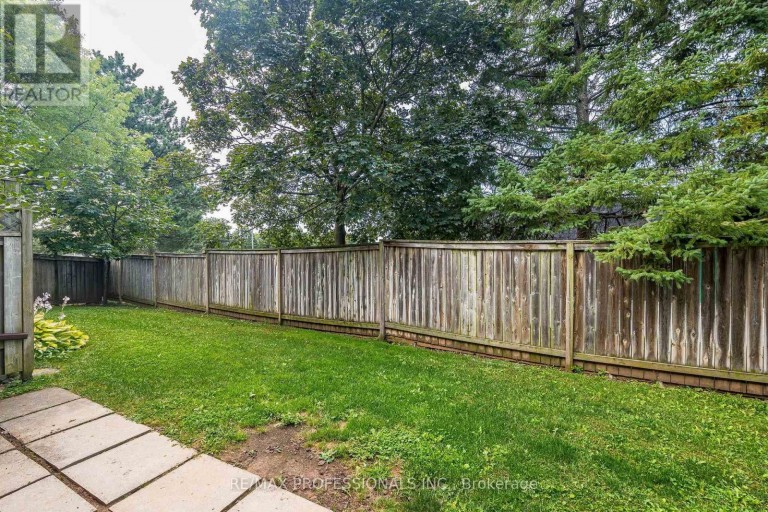 23 - 2004 GLENADA CRESCENT, Oakville (WC Wedgewood Creek), Ontario, L6H5P5