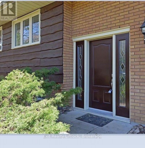 MAIN FLOOR - 4 WALLIS DRIVE, Peterborough (Monaghan Ward 2), Ontario, K9J6B7