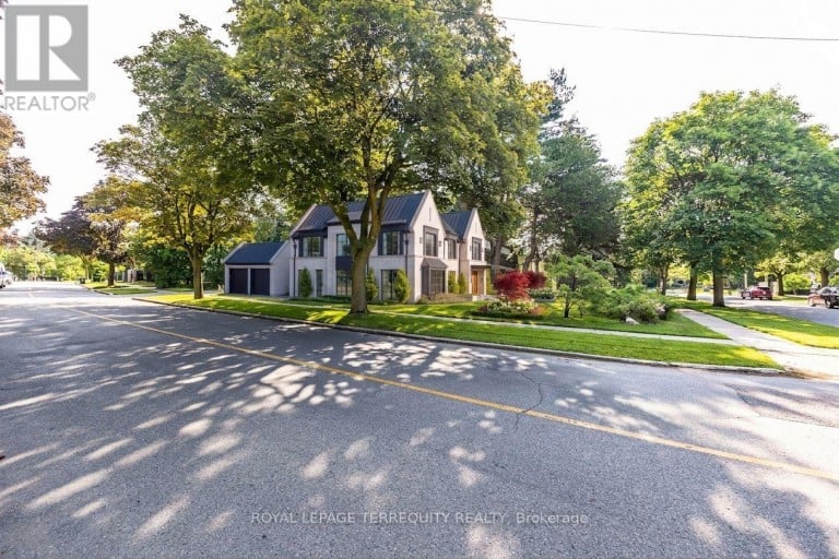 2 CHIEFTAIN CRESCENT, Toronto (St. Andrew-Windfields), Ontario, M2L2H4
