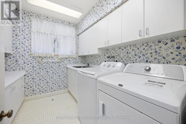 2 CHIEFTAIN CRESCENT, Toronto (St. Andrew-Windfields), Ontario, M2L2H4