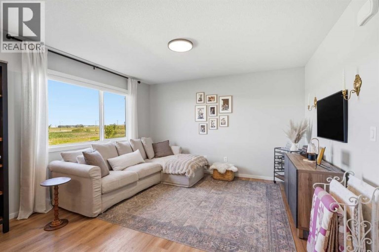 644 Robinson Avenue, Penhold, Alberta, T0M1R0