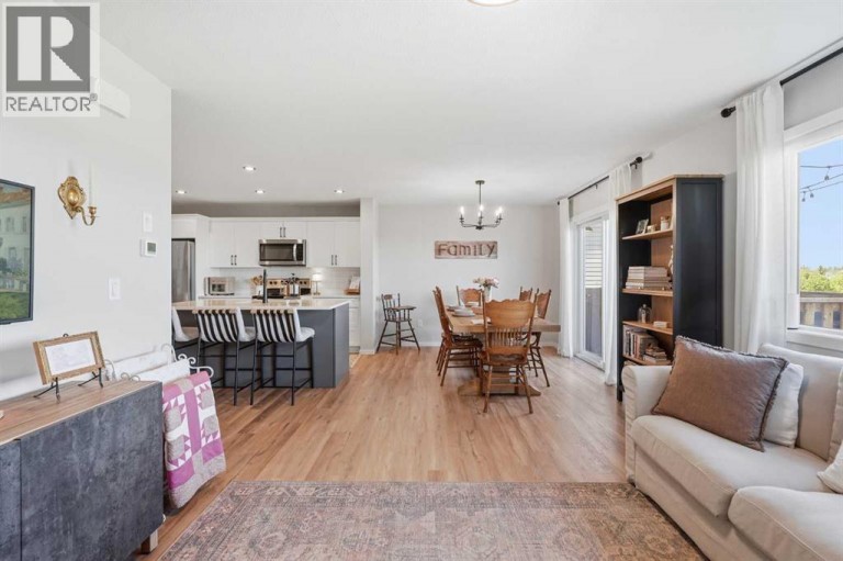 644 Robinson Avenue, Penhold, Alberta, T0M1R0