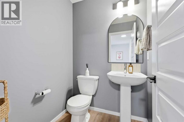 644 Robinson Avenue, Penhold, Alberta, T0M1R0