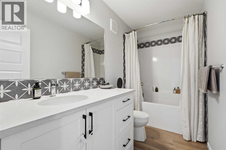 644 Robinson Avenue, Penhold, Alberta, T0M1R0