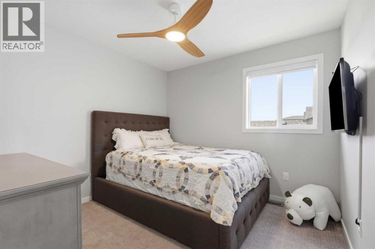644 Robinson Avenue, Penhold, Alberta, T0M1R0