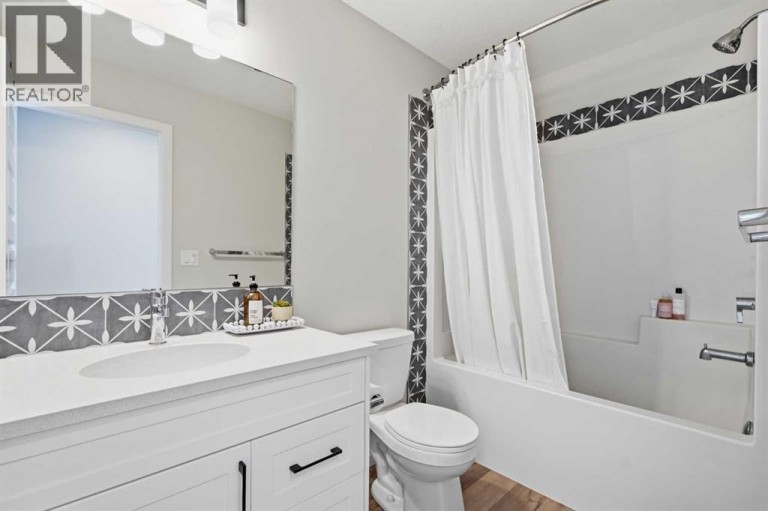 644 Robinson Avenue, Penhold, Alberta, T0M1R0